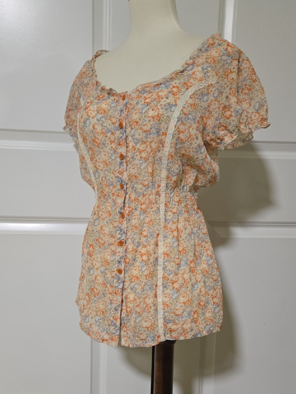 Romy Floral Button-Front Blouse in Orange & Cream